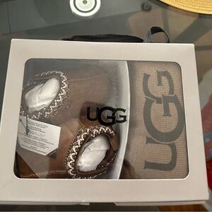 Ugg and Beanie